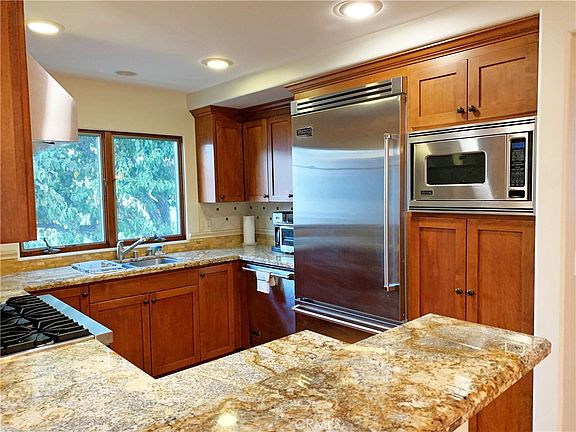 4th image of 601 1/2 Poinsettia Ave #601