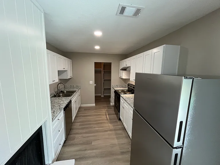 300 Ocean Dr — Photo 7