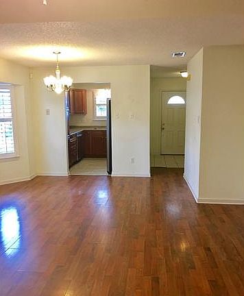 4th image of 132 Village Dr #132