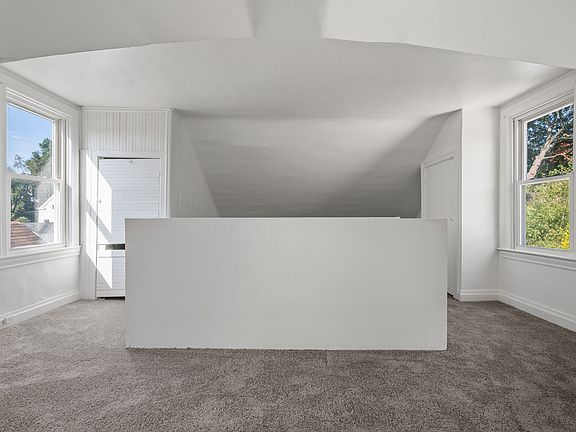4th image of 362 Republic St