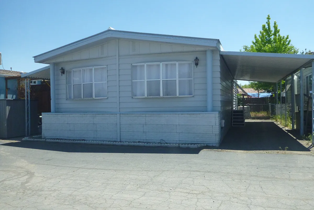 Building Photo - 440 Gentry Way #4