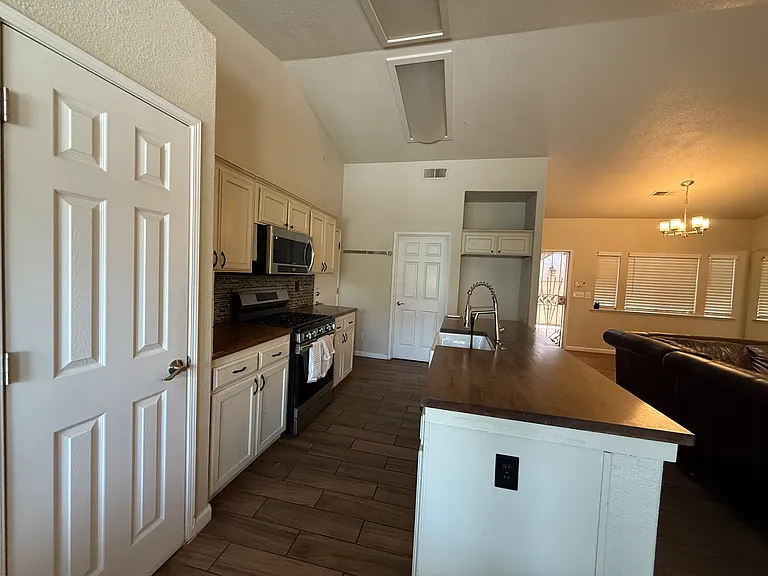 314 N Cypress Ave — Photo 7