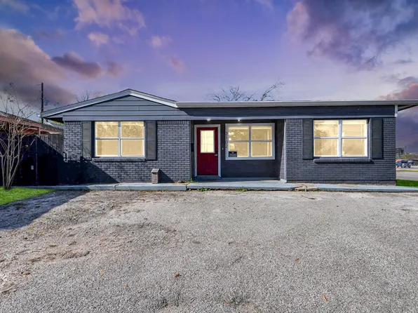 2102 Dewberry Ln, Pasadena, TX 77502