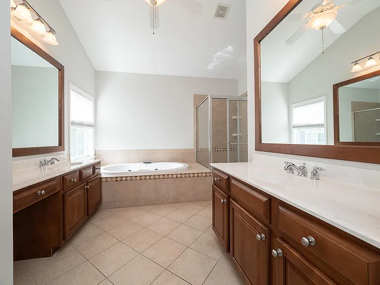 3040 Treadwell St — Photo 33