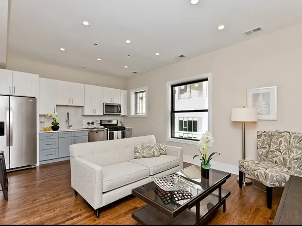 4349 N Hazel St #23, Chicago, IL 60613