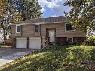 1303 Lee Ln, Raymore, MO 64083