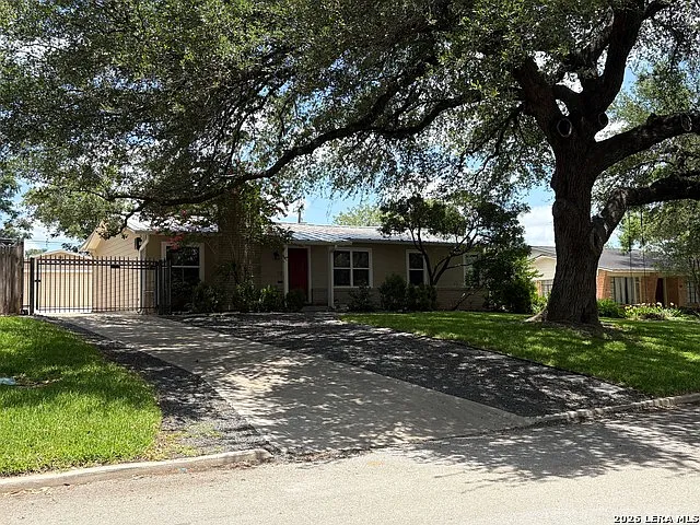 737 Morningside Dr — Photo 2