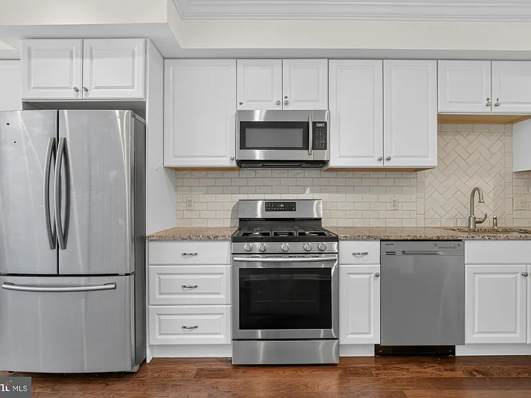 4435 Sansom St #1 — Photo 6