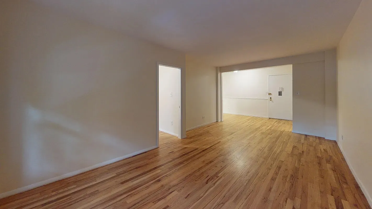 245-30 Grand Central Parkway — Photo 2