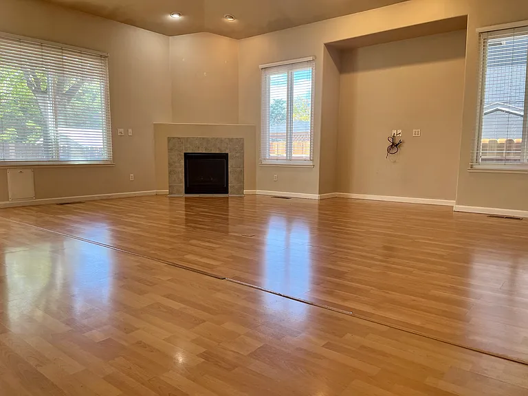 7481 Celeste Dr — Photo 3