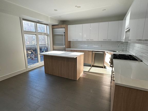 2nd image of 410 W Broadway Unit 501