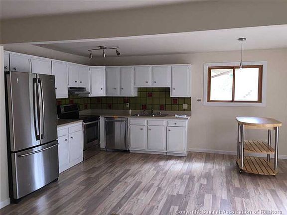 5th image of 596 Eagle Drive UNIT 2