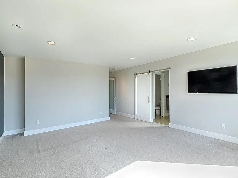 5028 Puget Blvd SW — Photo 31