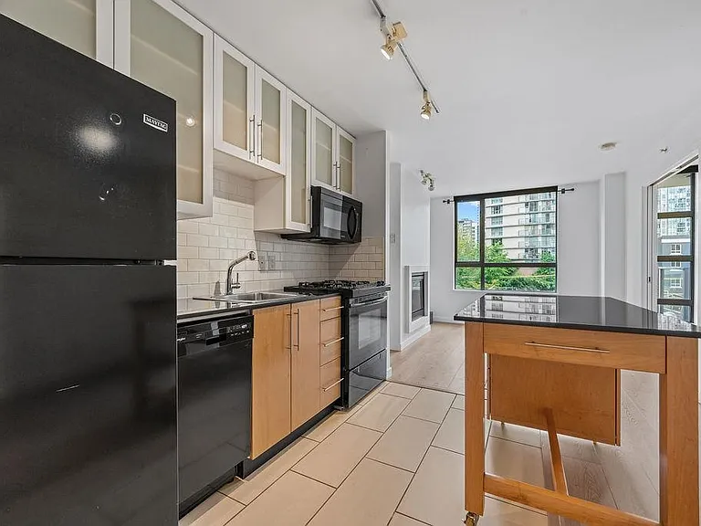 1225 Richards St #509 — Photo 32