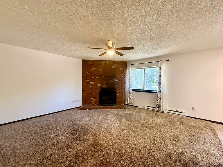 114 Juniper Pl #D — Photo 10