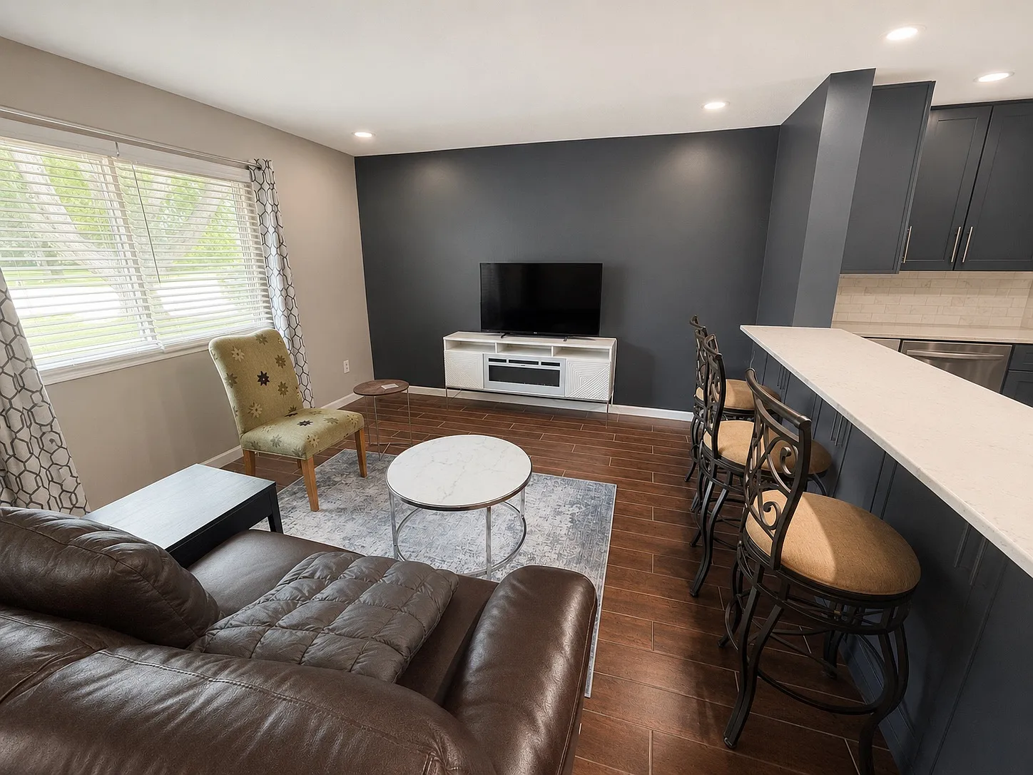 3 bed, 1200 sqft, $1,750 — Photo 2
