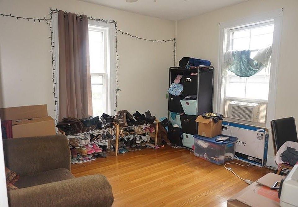 2nd image of 194 Adams St #2