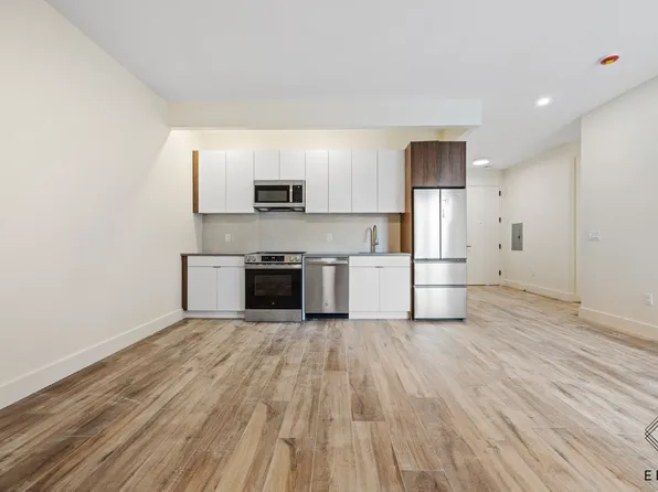 151 Hawthorne Street image 1 of 7