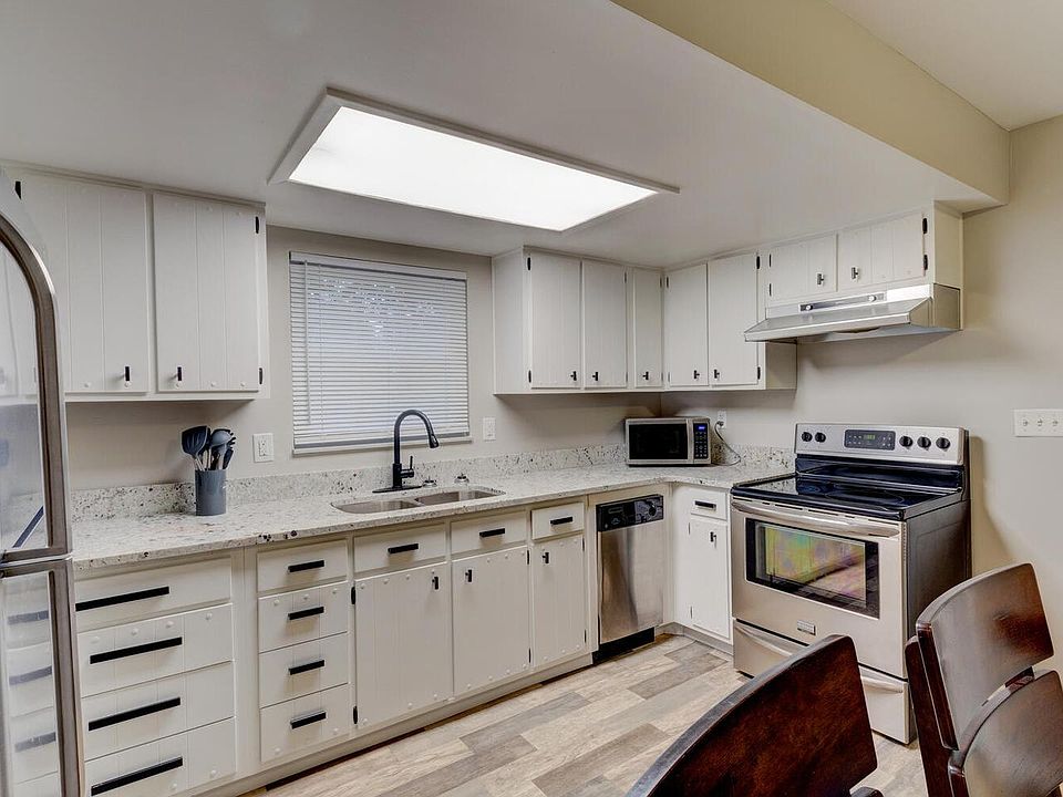 1st image of 8027 N Richardt Ave #18107498