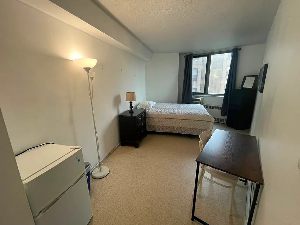 3 bed, $1,000 — Photo 2