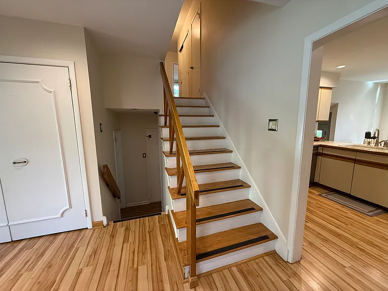 806 Warfield Ln — Photo 7