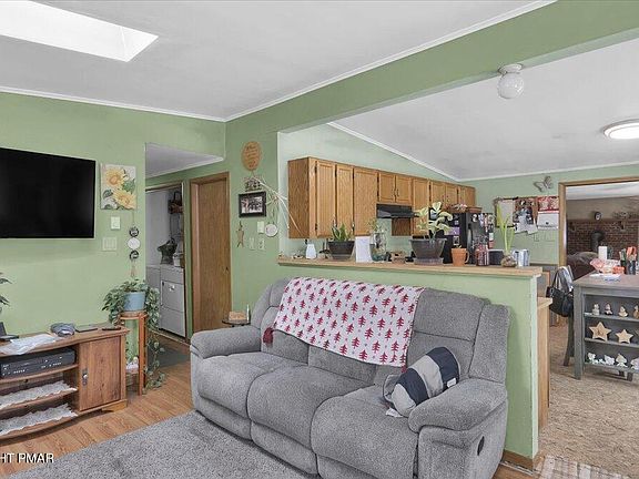 5th image of 103 Autumn Ln