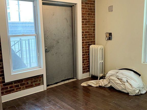 4th image of 2356 31st St APT 2