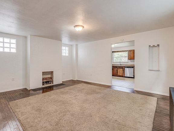 2nd image of 606 Chess St