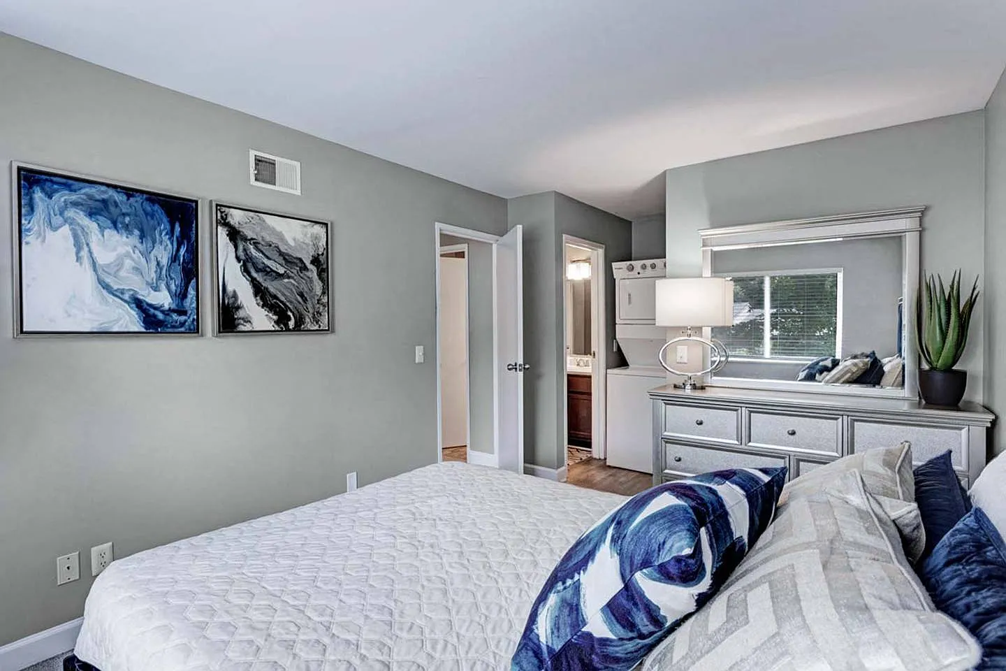 Ridgewood Apartments — Photo 3