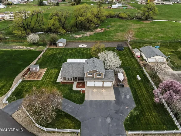 7600 Ryegrass Rd, Yakima, WA 98903