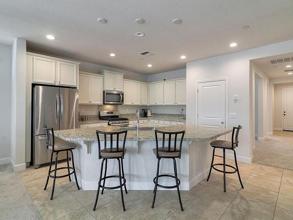 Open design. Convenient island.