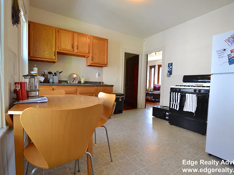 548 Washington St #2 — Photo 5