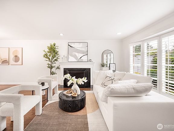 2nd image of 1420 Bellevue Way SE #15