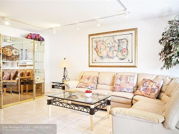 4th image of 63 Newport Ct #D
