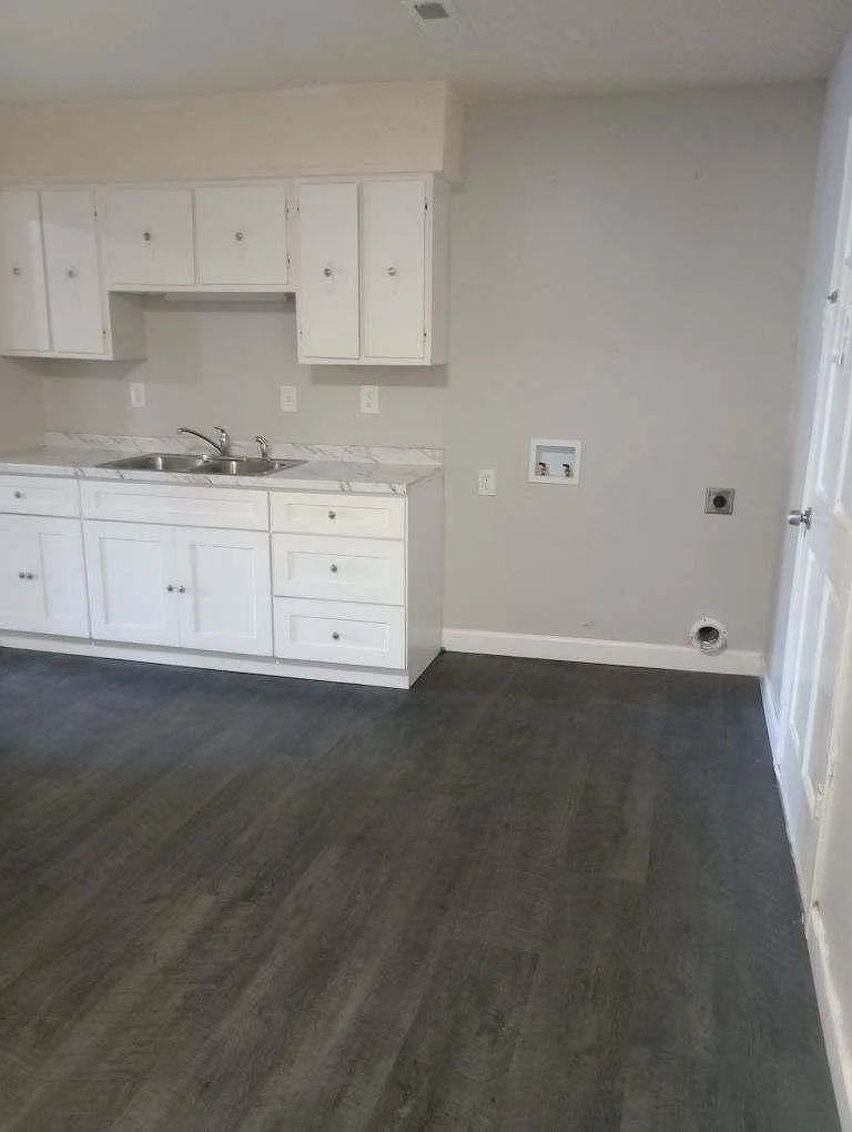 3 bed, 972 sqft, $1,500 — Photo 3