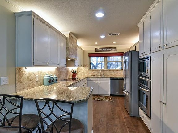 5th image of 1110 Betty Ln