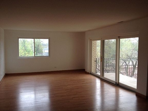 2nd image of 407 Franklin Ave APT 4D