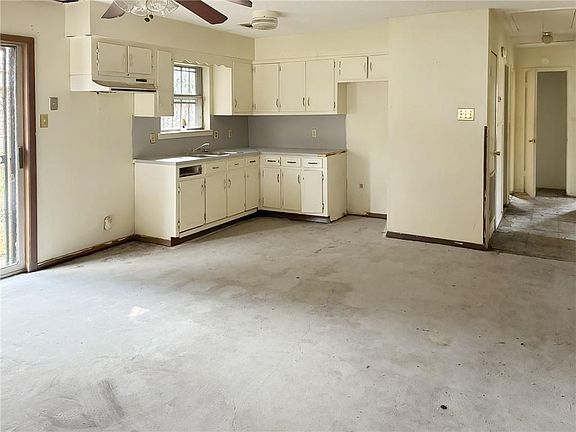 3rd image of 110 Wells Dr