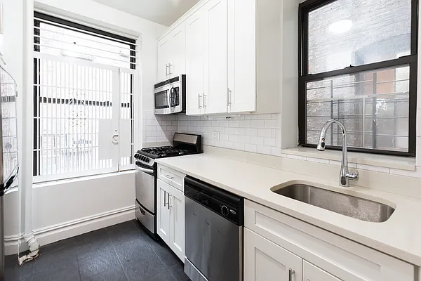 Rented by City Connections Realty | media 9