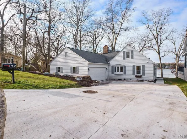3445 Whitfield Dr, Waterford, MI 48329