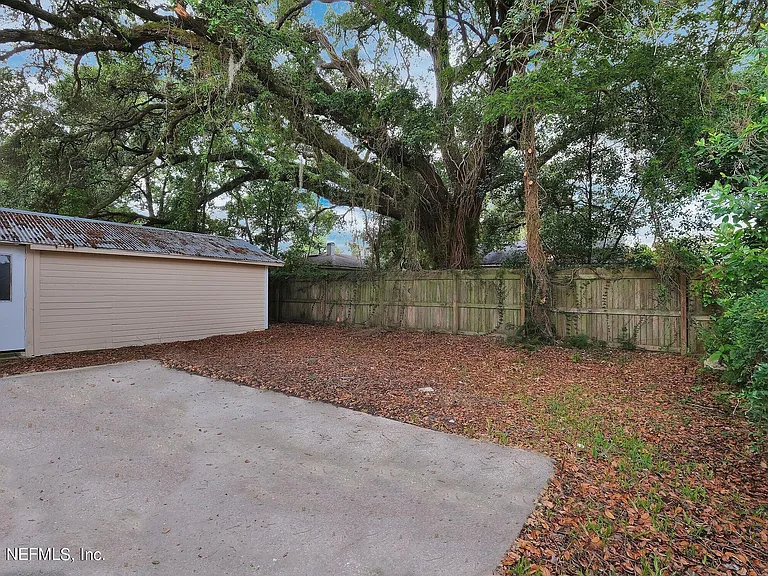 6418 Sapphire Dr — Photo 2