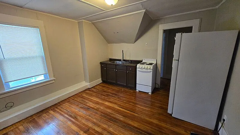 1 bed, 1.0 bath, $900 — Photo 1