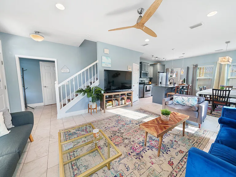 6104 Beach Dr — Photo 12