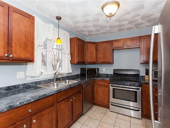 3rd image of 2 Sampson Ave Unit D