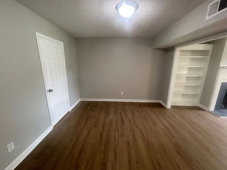 137 Lionsgate Dr — Photo 11