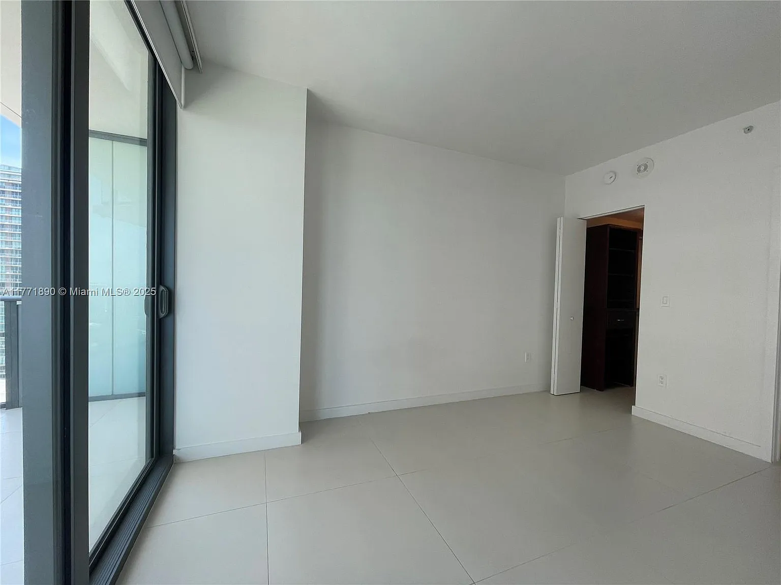 2 bed, 2.5 bath, 1100 sqft, $4,500 — Photo 4