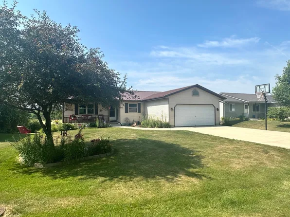 435 Sunnyside Dr, Cedarville, IL 61013