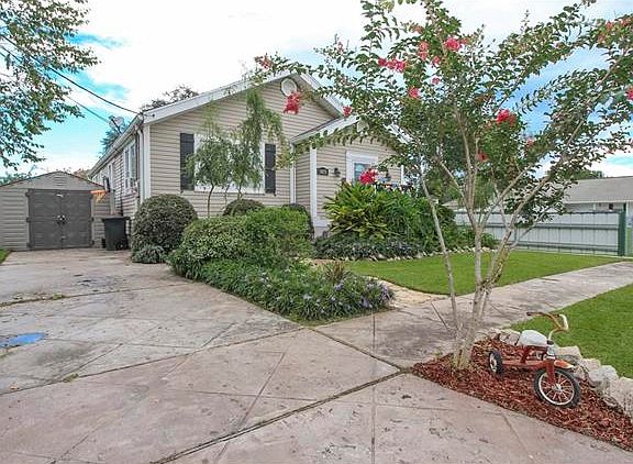 2nd image of 4825 Evangeline St