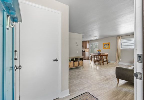 5th image of 821 Rhode Island St