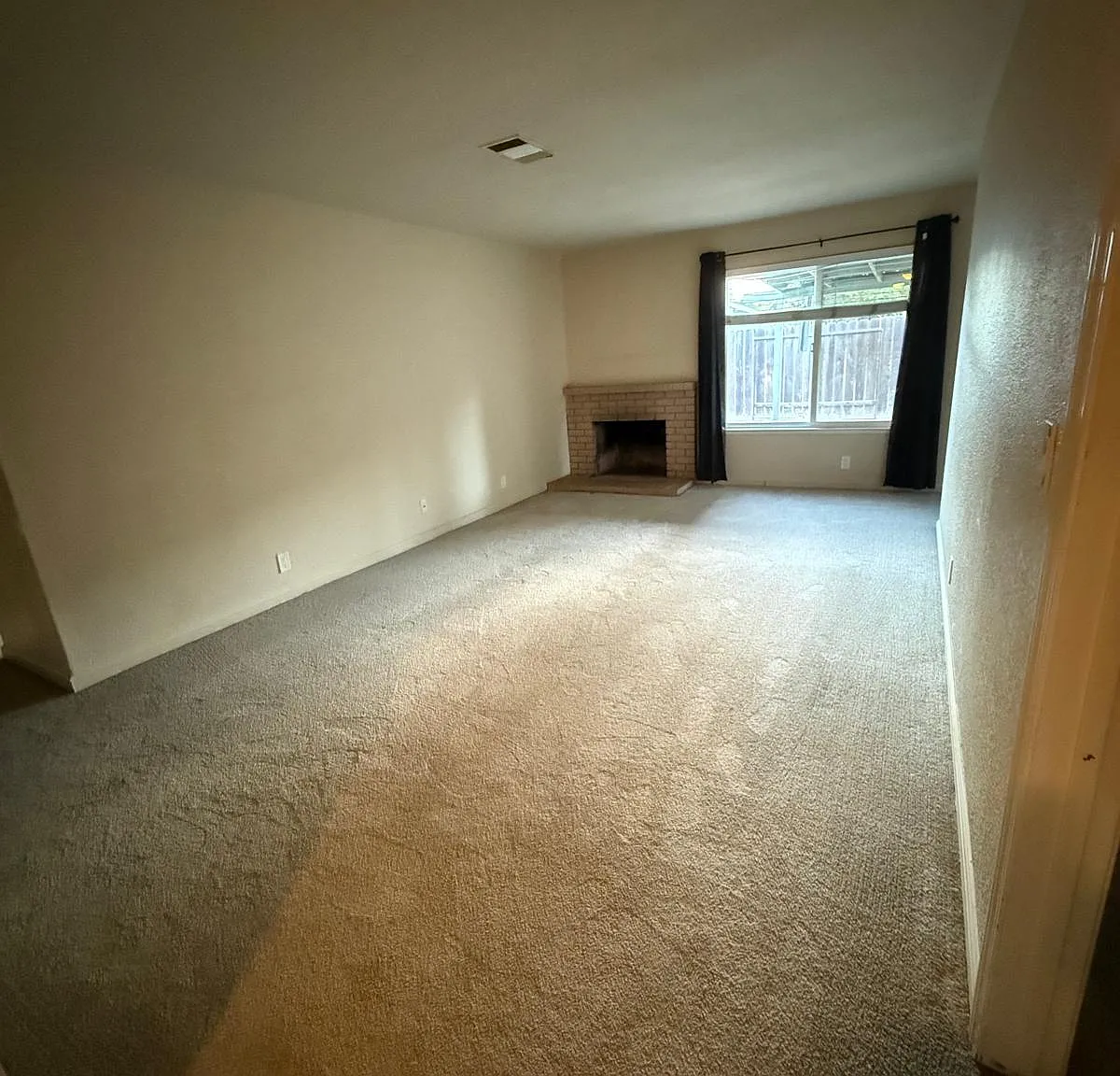 4 bed, 1417 sqft, $3,195 — Photo 3